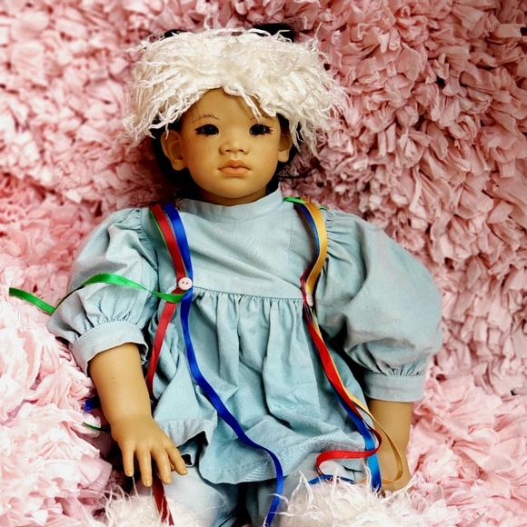 Annette Himstedt Nordic Native Eskimo Tribe Doll - Picture 4 of 6